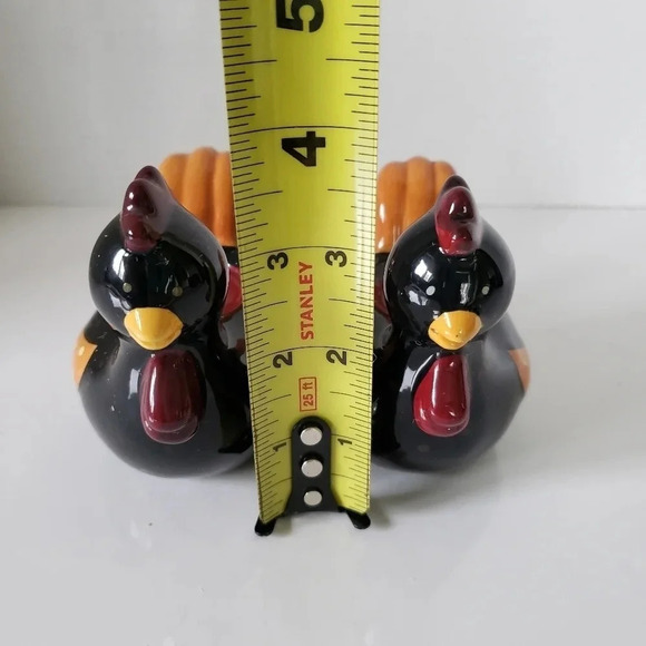 Bonnie Lyn Black/Yellow/Red  Ceramic Chicken Salt/Pepper Shakers. - Picture 6 of 6